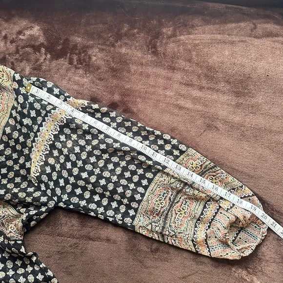 Rose & Olive Boho Medallion Print V-Neck Bishop Sleeve Blouse - Picture 7 of 8